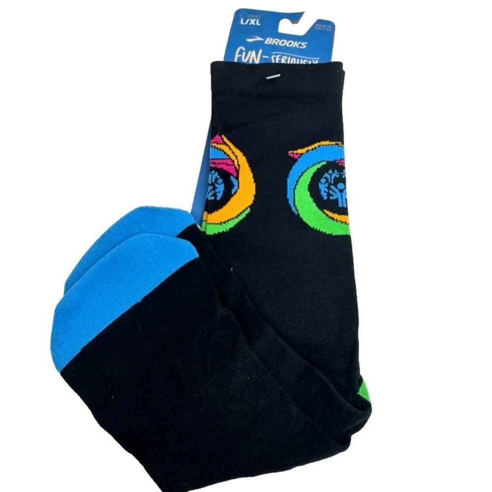 Unisex Brooks Tempo Knit In Crew Socks Special Olympics 2022 Black Sz L/XL NWT - Picture 1 of 4